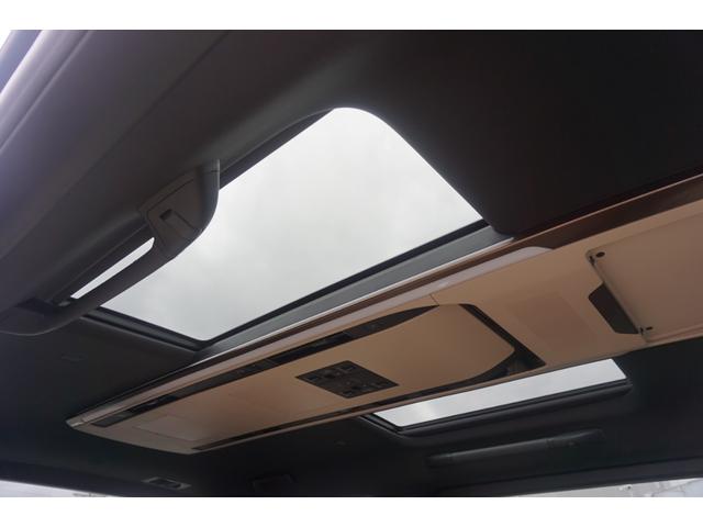 アルファードハイブリッド エグゼクティブラウンジ　登録済未使用　ホワイトレザー　１４インチＤＡプラス　ＪＢＬサウンド　１４インチリアエンターテインメント　ユニバーサルステップ　１９インチアルミ　左右独立ムーンルーフ　全周囲カメラ　ブラインドスポットＭ（79枚目）