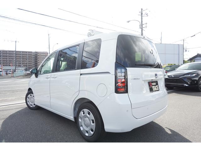 フリード ｅ：ＨＥＶエアー　登録済未使用車　レーダークルーズコントロール　両側パワースライドドア　ＬＥＤヘッドライト　横滑り防止装置　ブレーキホールド　電子パーキングブレーキ　衝突軽減ブレーキ　オートエアコン（10枚目）