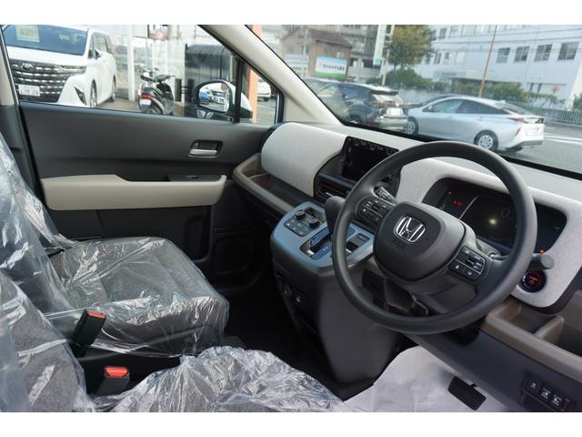 フリード ｅ：ＨＥＶエアー　登録済未使用車　レーダークルーズコントロール　両側パワースライドドア　ＬＥＤヘッドライト　横滑り防止装置　ブレーキホールド　電子パーキングブレーキ　衝突軽減ブレーキ　オートエアコン（16枚目）