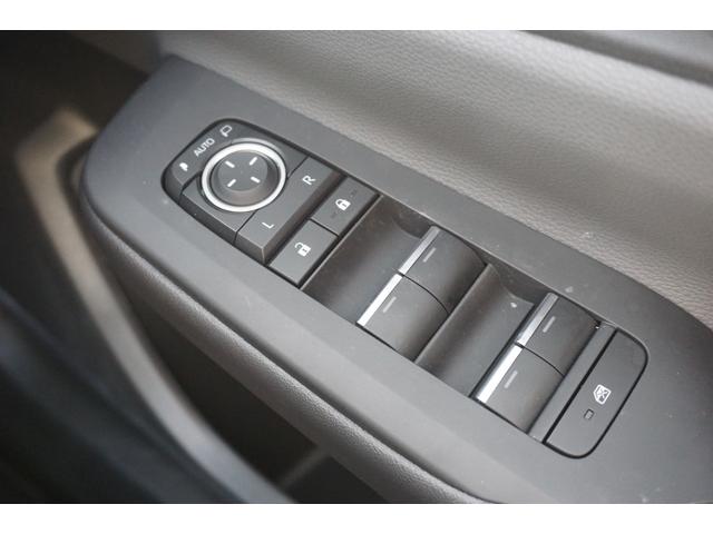 プリウス Ｚ　１２．３インチディスプレイオーディオ　シートヒーター　シートエアコン　パノラミックビューモニター　デジタルインナーミラー　レーダークルーズコントロール　シートメモリー　ブラインドスポットモニター（29枚目）