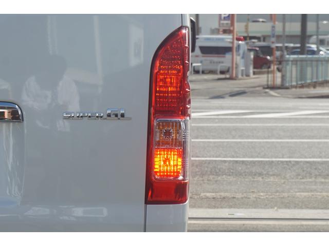 リアコンビネーションランプ（クリアレンズタイプ）