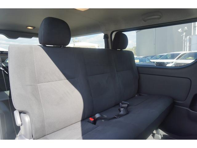 セカンドシートも広々しております！長距離ドライブでもゆったりくつろげます★
