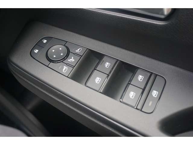 セレナ ｅ－パワー　ハイウェイスターＶ　登録済未使用車　両側パワースライドドア　レーダークルーズコントロール　ＬＥＤヘッドライト　ブラインドスポットモニター　電子パーキングブレーキ　ステアリングヒーター　衝突軽減ブレーキ（24枚目）