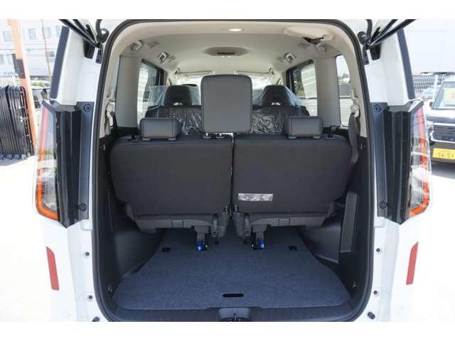 セレナ ｅ－パワー　ハイウェイスターＶ　登録済未使用車　両側パワースライドドア　レーダークルーズコントロール　ＬＥＤヘッドライト　ブラインドスポットモニター　電子パーキングブレーキ　ステアリングヒーター　衝突軽減ブレーキ（67枚目）