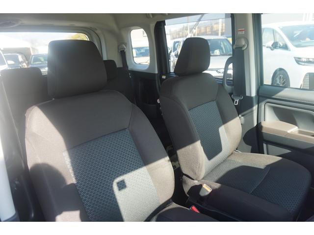 �O�㍶�E�ցA���R�Ɉړ��B�O��ȊԂ̏c�ړ��A�^�]�ȁE����ȊԂ̉��ړ��ȂǁA�ԓ��̍s�������X���[�Y�ɂȂ�֗��ȃX�y�[�X���m�ہB�J�V���ɂ��ԊO�ɏo�邱�ƂȂ��A�ԓ��̈ړ������N�Ɋ������܂��B