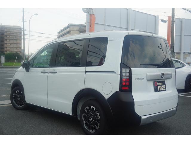 フリード クロスター 登録済未使用車 シートヒーター ブラインドスポットモニター 両側パワースライドドア LEDヘッドライト ハーフレザーシート 15インチアルミ 衝突軽減ブレーキ LEDフォグ 電動パーキングブレーキ(6枚目)