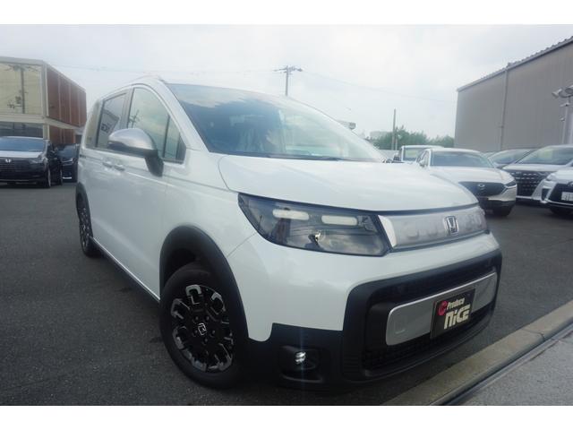 フリード クロスター 登録済未使用車 シートヒーター ブラインドスポットモニター 両側パワースライドドア LEDヘッドライト ハーフレザーシート 15インチアルミ 衝突軽減ブレーキ LEDフォグ 電動パーキングブレーキ(8枚目)