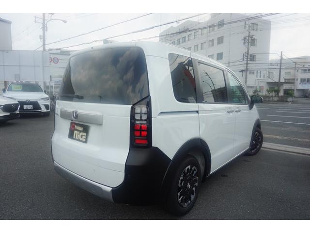 フリード クロスター 登録済未使用車 シートヒーター ブラインドスポットモニター 両側パワースライドドア LEDヘッドライト ハーフレザーシート 15インチアルミ 衝突軽減ブレーキ LEDフォグ 電動パーキングブレーキ(9枚目)