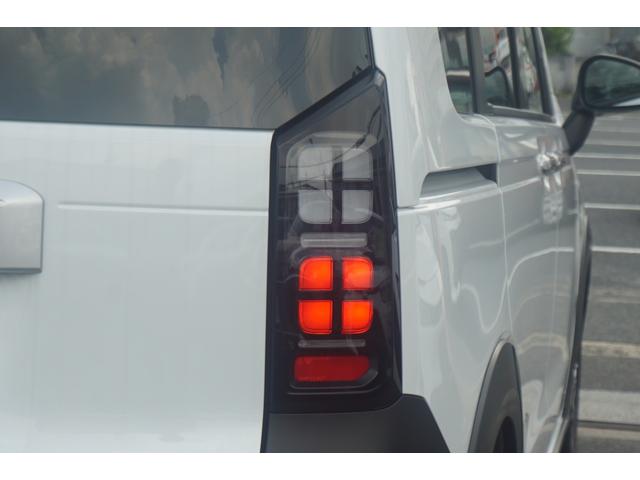 フリード クロスター 登録済未使用車 シートヒーター ブラインドスポットモニター 両側パワースライドドア LEDヘッドライト ハーフレザーシート 15インチアルミ 衝突軽減ブレーキ LEDフォグ 電動パーキングブレーキ(12枚目)