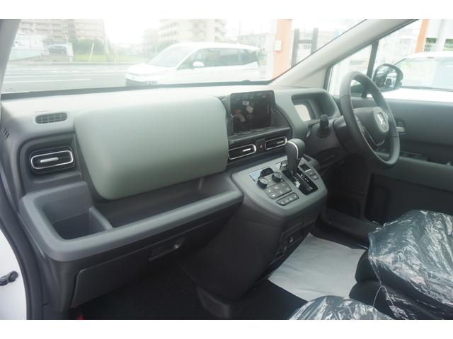 フリード クロスター 登録済未使用車 シートヒーター ブラインドスポットモニター 両側パワースライドドア LEDヘッドライト ハーフレザーシート 15インチアルミ 衝突軽減ブレーキ LEDフォグ 電動パーキングブレーキ(17枚目)