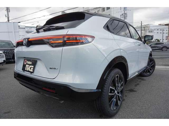 ヴェゼル ｅ：ＨＥＶ　Ｚ・ＰＬａＹパッケージ　登録済未使用車　Ｈｏｎｄａ　ＣＯＮＮＥＣＴディスプレー　ブラインドスポットモニター　ＬＥＤヘッドライト　シートヒーター　ビルトインＥＴＣ２．０　バックモニター　ハンズフリーアクセスパワーテールゲート（6枚目）