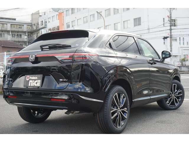 ヴェゼル ｅ：ＨＥＶ　Ｚ・ＰＬａＹパッケージ　登録済未使用車　Ｈｏｎｄａ　ＣＯＮＮＥＣＴディスプレー　ブラインドスポットモニター　ＬＥＤヘッドライト　シートヒーター　ビルトインＥＴＣ２．０　バックモニター　ハンズフリーアクセスパワーテールゲート（7枚目）