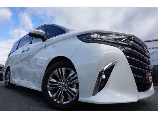 アルファードハイブリッド Ｚ　左右独立ムーンルーフ　ユニバーサルステップ　１４インチナビ　パノラミックビューモニター　デジタルインナーミラー　パワーバックドア（8枚目）