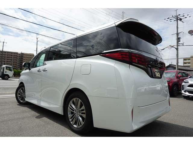 アルファードハイブリッド Ｚ　左右独立ムーンルーフ　ユニバーサルステップ　１４インチナビ　パノラミックビューモニター　デジタルインナーミラー　パワーバックドア（10枚目）