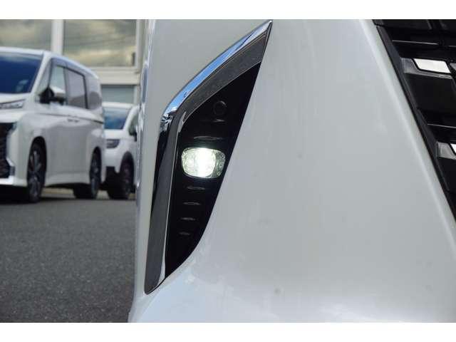 アルファードハイブリッド Ｚ　左右独立ムーンルーフ　ユニバーサルステップ　１４インチナビ　パノラミックビューモニター　デジタルインナーミラー　パワーバックドア（14枚目）