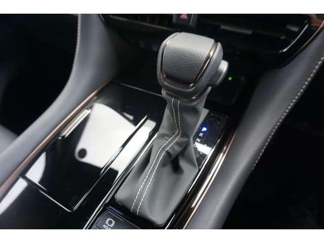 アルファードハイブリッド Ｚ　左右独立ムーンルーフ　ユニバーサルステップ　１４インチナビ　パノラミックビューモニター　デジタルインナーミラー　パワーバックドア（17枚目）