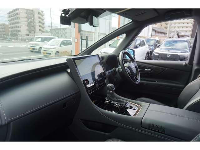 アルファードハイブリッド Ｚ　左右独立ムーンルーフ　ユニバーサルステップ　１４インチナビ　パノラミックビューモニター　デジタルインナーミラー　パワーバックドア（19枚目）