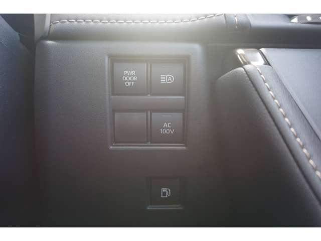 アルファードハイブリッド Ｚ　左右独立ムーンルーフ　ユニバーサルステップ　１４インチナビ　パノラミックビューモニター　デジタルインナーミラー　パワーバックドア（30枚目）