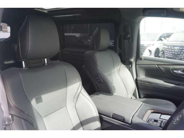 アルファードハイブリッド Ｚ　左右独立ムーンルーフ　ユニバーサルステップ　１４インチナビ　パノラミックビューモニター　デジタルインナーミラー　パワーバックドア（52枚目）