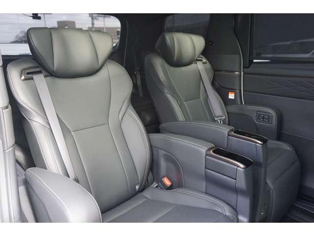 アルファードハイブリッド Ｚ　左右独立ムーンルーフ　ユニバーサルステップ　１４インチナビ　パノラミックビューモニター　デジタルインナーミラー　パワーバックドア（53枚目）