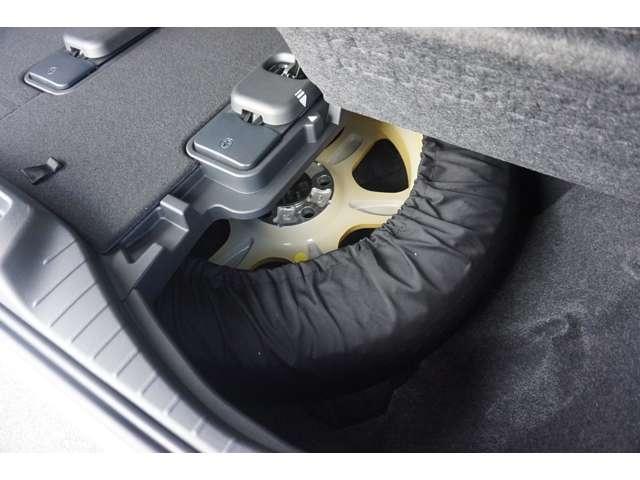 アルファードハイブリッド Ｚ　左右独立ムーンルーフ　ユニバーサルステップ　１４インチナビ　パノラミックビューモニター　デジタルインナーミラー　パワーバックドア（57枚目）