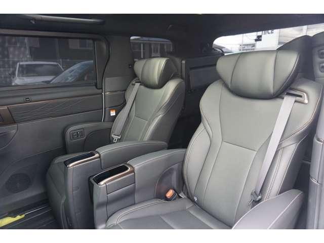 アルファードハイブリッド Ｚ　左右独立ムーンルーフ　ユニバーサルステップ　１４インチナビ　パノラミックビューモニター　デジタルインナーミラー　パワーバックドア（59枚目）