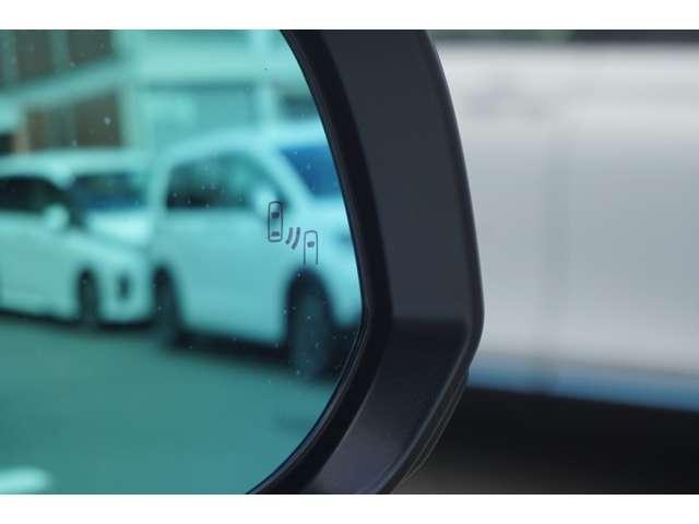 アルファードハイブリッド Ｚ　左右独立ムーンルーフ　ユニバーサルステップ　１４インチナビ　パノラミックビューモニター　デジタルインナーミラー　パワーバックドア（64枚目）