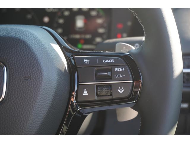 ���[�_�[�N���[�Y�R���g���[���B�~���g���[�_�[�ƒP��J�����Ő�s�Ԃ�F�����A�ԑ��ɉ������Ԋԋ�����ۂ��Ȃ���Ǐ]���s���x�����܂��B