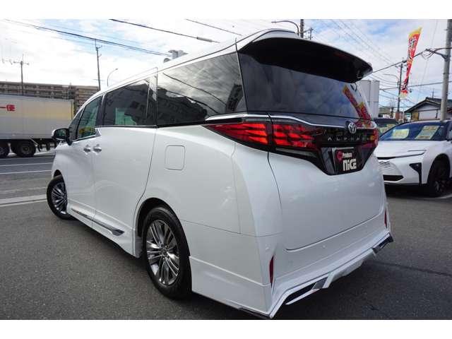 �����^�b�`�ŊȒP�ɊJ�ł���X�C�b�`���̗p�B�����^�b�`�����������ŉ������h�A�I�[�v�����邱�Ƃ��ł��A�������Ŏ�ו�������Ă��鎞�Ȃǂɕ֗��ł��B