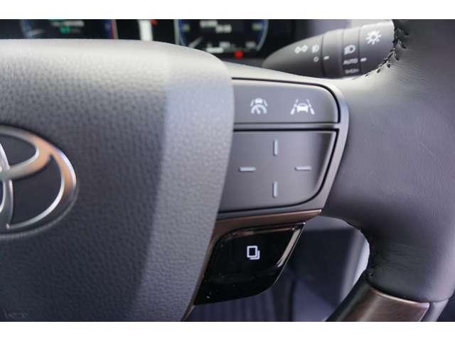 ���[�_�[�N���[�Y�R���g���[���B�~���g���[�_�[�ƒP��J�����Ő�s�Ԃ�F�����A�ԑ��ɉ������Ԋԋ�����ۂ��Ȃ���Ǐ]���s���x�����܂��B