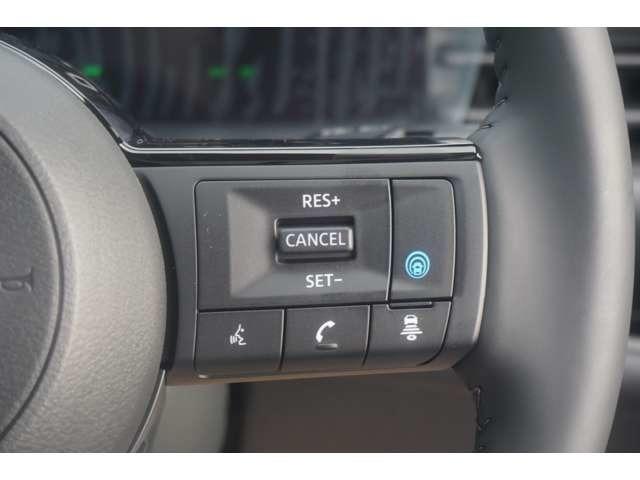 ���[�_�[�N���[�Y�R���g���[���B�~���g���[�_�[�ƒP��J�����Ő�s�Ԃ�F�����A�ԑ��ɉ������Ԋԋ�����ۂ��Ȃ���Ǐ]���s���x�����܂��B