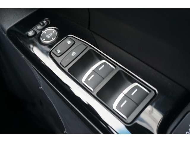 �h�A�̎{���Ŏ����i�[�A�����Ŏ����W�J�B�h�A�̎{���E�����ɘA�����ăh�A�~���[���i�[�E�W�J�B�������ԏ�ɒ��߂鎞�ɕ֗��ȋ@�\�ł��B