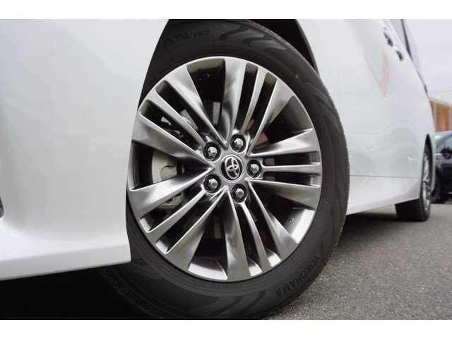 アルファード Ｚ　左右独立ムーンルーフ　１４インチナビ　パノラミックビューモニター　デジタルインナーミラー　ブラインドスポットモニター　パワーバックドア　３眼ＬＥＤヘッドランプ　禁煙車　純正１８インチアルミホイール（12枚目）