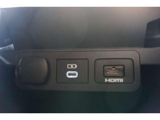 アルファード Ｚ　左右独立ムーンルーフ　１４インチナビ　パノラミックビューモニター　デジタルインナーミラー　ブラインドスポットモニター　パワーバックドア　３眼ＬＥＤヘッドランプ　禁煙車　純正１８インチアルミホイール（28枚目）