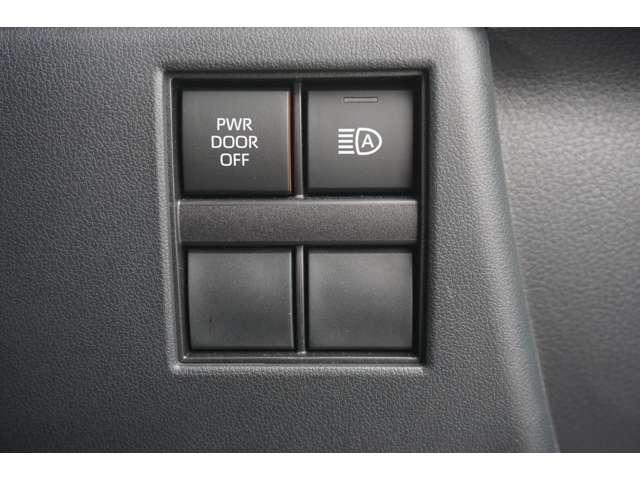 アルファード Ｚ　左右独立ムーンルーフ　１４インチナビ　パノラミックビューモニター　デジタルインナーミラー　ブラインドスポットモニター　パワーバックドア　３眼ＬＥＤヘッドランプ　禁煙車　純正１８インチアルミホイール（32枚目）