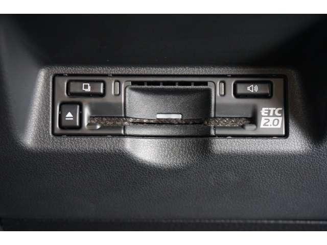 アルファード Ｚ　左右独立ムーンルーフ　１４インチナビ　パノラミックビューモニター　デジタルインナーミラー　ブラインドスポットモニター　パワーバックドア　３眼ＬＥＤヘッドランプ　禁煙車　純正１８インチアルミホイール（33枚目）