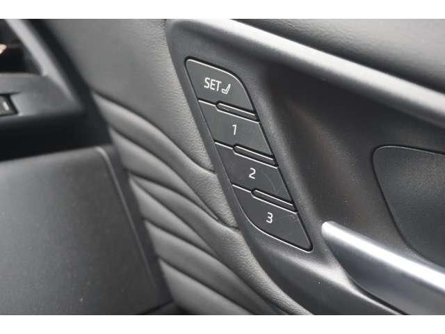 アルファード Ｚ　左右独立ムーンルーフ　１４インチナビ　パノラミックビューモニター　デジタルインナーミラー　ブラインドスポットモニター　パワーバックドア　３眼ＬＥＤヘッドランプ　禁煙車　純正１８インチアルミホイール（34枚目）