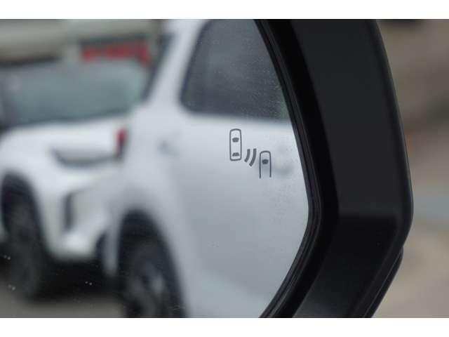 アルファード Ｚ　左右独立ムーンルーフ　１４インチナビ　パノラミックビューモニター　デジタルインナーミラー　ブラインドスポットモニター　パワーバックドア　３眼ＬＥＤヘッドランプ　禁煙車　純正１８インチアルミホイール（36枚目）