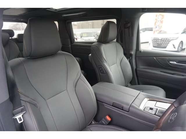 アルファード Ｚ　左右独立ムーンルーフ　１４インチナビ　パノラミックビューモニター　デジタルインナーミラー　ブラインドスポットモニター　パワーバックドア　３眼ＬＥＤヘッドランプ　禁煙車　純正１８インチアルミホイール（38枚目）