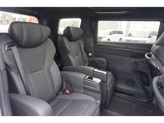 アルファード Ｚ　左右独立ムーンルーフ　１４インチナビ　パノラミックビューモニター　デジタルインナーミラー　ブラインドスポットモニター　パワーバックドア　３眼ＬＥＤヘッドランプ　禁煙車　純正１８インチアルミホイール（39枚目）