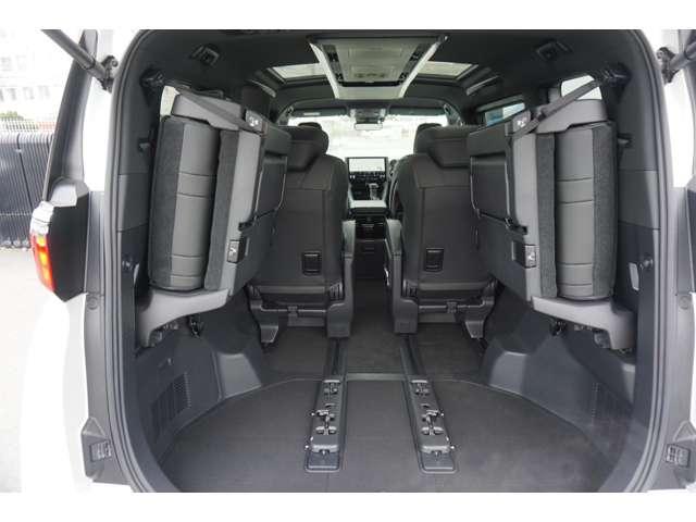 アルファード Ｚ　左右独立ムーンルーフ　１４インチナビ　パノラミックビューモニター　デジタルインナーミラー　ブラインドスポットモニター　パワーバックドア　３眼ＬＥＤヘッドランプ　禁煙車　純正１８インチアルミホイール（45枚目）