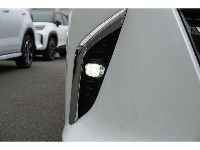 アルファード Ｚ　左右独立ムーンルーフ　１４インチナビ　パノラミックビューモニター　デジタルインナーミラー　ブラインドスポットモニター　パワーバックドア　３眼ＬＥＤヘッドランプ　禁煙車　純正１８インチアルミホイール（66枚目）