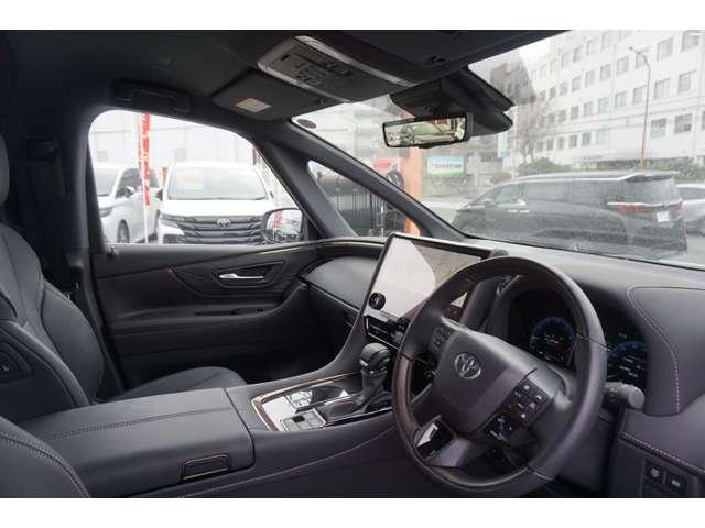 アルファード Ｚ　左右独立ムーンルーフ　１４インチナビ　パノラミックビューモニター　デジタルインナーミラー　ブラインドスポットモニター　パワーバックドア　３眼ＬＥＤヘッドランプ　禁煙車　純正１８インチアルミホイール（70枚目）