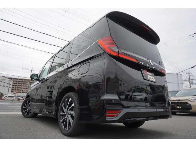 ノア ハイブリッドＳ－Ｚ　快適利便パッケージ　１０．５インチディスプレイ　フルセグＴＶ　ＣＤ／ＤＶＤデッキ１列目・２列目シートヒーター付き　ステアリングヒーター　ハーフレザーシート　パワーバックドア　両側パワースライドドア（10枚目）