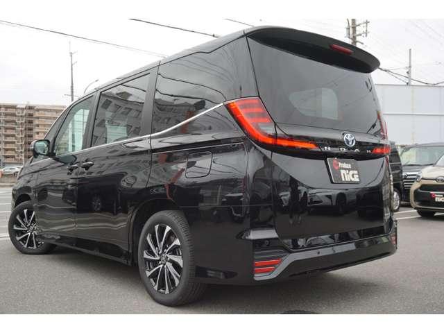 ノア ハイブリッドＳ－Ｚ　快適利便パッケージ　１０．５インチディスプレイ　フルセグＴＶ　ＣＤ／ＤＶＤデッキ１列目・２列目シートヒーター付き　ステアリングヒーター　ハーフレザーシート　パワーバックドア　両側パワースライドドア（11枚目）