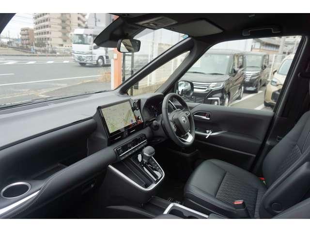 ノア ハイブリッドＳ－Ｚ　快適利便パッケージ　１０．５インチディスプレイ　フルセグＴＶ　ＣＤ／ＤＶＤデッキ１列目・２列目シートヒーター付き　ステアリングヒーター　ハーフレザーシート　パワーバックドア　両側パワースライドドア（18枚目）