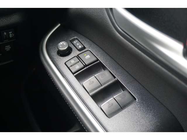 ノア ハイブリッドＳ－Ｚ　快適利便パッケージ　１０．５インチディスプレイ　フルセグＴＶ　ＣＤ／ＤＶＤデッキ１列目・２列目シートヒーター付き　ステアリングヒーター　ハーフレザーシート　パワーバックドア　両側パワースライドドア（34枚目）