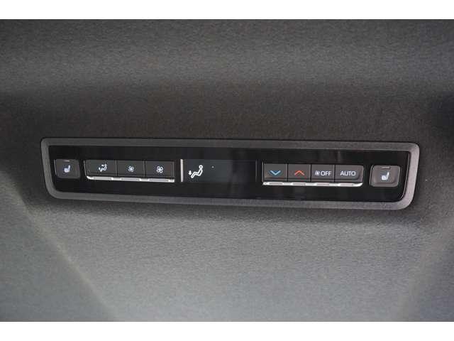 ノア ハイブリッドＳ－Ｚ　快適利便パッケージ　１０．５インチディスプレイ　フルセグＴＶ　ＣＤ／ＤＶＤデッキ１列目・２列目シートヒーター付き　ステアリングヒーター　ハーフレザーシート　パワーバックドア　両側パワースライドドア（36枚目）