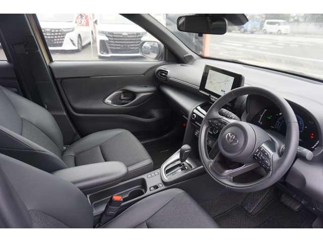 ヤリスクロス ハイブリッドＺ　ディスプレイオーディオ　フルセグＴＶ　パノラミックビューモニター　レーダークルーズコントロール　シートヒーター　ステアリングヒーター　パワーシート　ブラインドスポットモニター　オートライト（17枚目）