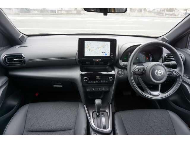 ヤリスクロス ハイブリッドＺ　ディスプレイオーディオ　フルセグＴＶ　パノラミックビューモニター　レーダークルーズコントロール　シートヒーター　ステアリングヒーター　パワーシート　ブラインドスポットモニター　オートライト（19枚目）